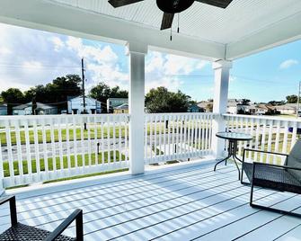Renovated charming 2BR close to French Quarter - New Orleans