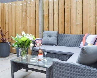 2 bedroom accommodation in Beverley - Beverley - Patio