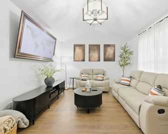 Kingbeds+base10min+hwy84+chefkitchen+spa Showers - Hinesville - Stue
