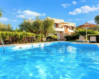Plaisir Beachside Apts - Agios Nikolaos - Pool