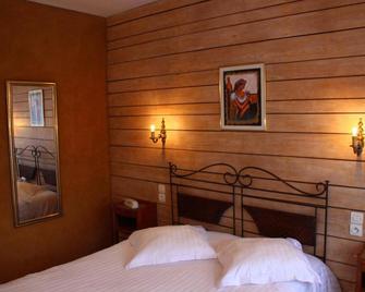 Hotel Restaurant Les Pins logis - Haguenau - Bedroom