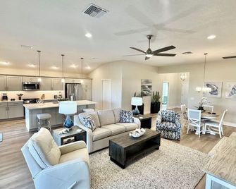 Fore Seasons - 3/3 w/ Golf Cart in Well Point - Sumterville - Living room