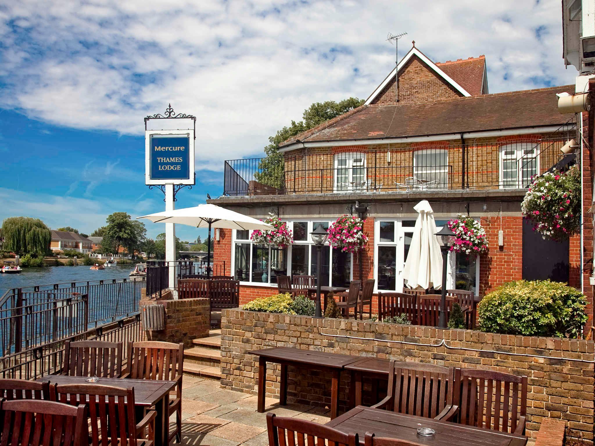 صن داي لندن ستاينيس-أوبون ثامس هيثرو تي