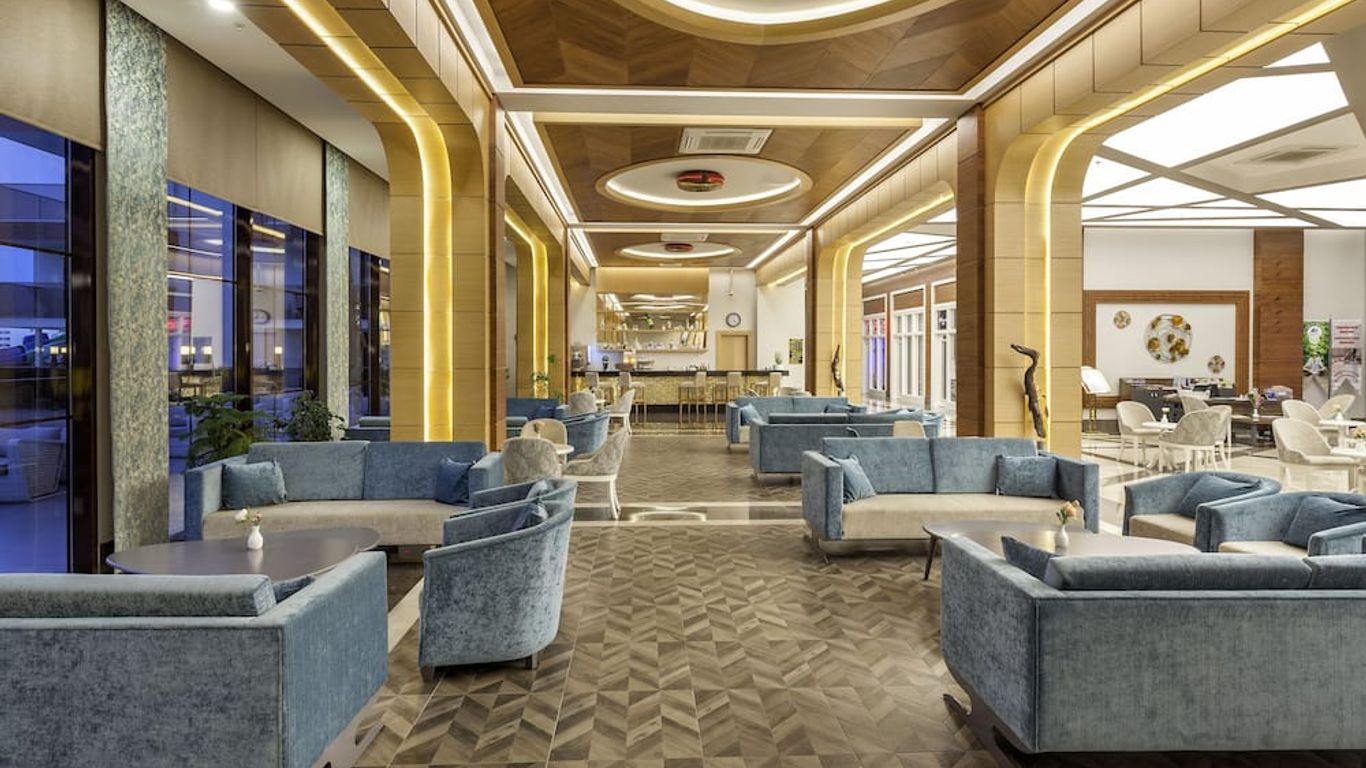 Glamour Resort & Spa