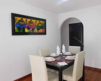 Apartasuites Plaza Modelia - Bogota - Ruang makan