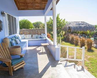 Driftwood Private Seafront Villa w/ Pool, 3-Bedrooms & Private Cook - Saint Elizabeth - Balcón