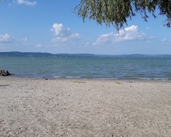 Szatmari Vendeghaz - Balatonlelle - Beach