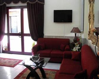 Hotel New Baby - Caserta - Sala de estar