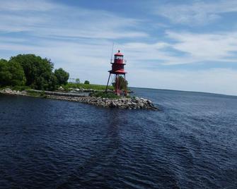 Family Owned Vacation Suite, Conveniently located across from Lake Huron Beach. - Alpena
