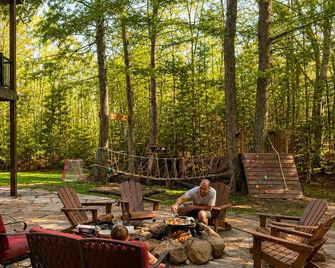 New built on 140 acres sauna hot tub pontoon raft - Watersmeet - Patio