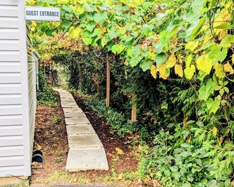 Waterfront Comfy Guesthouse, Pec - Trenton - Außenansicht