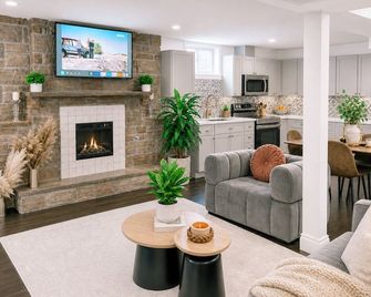 New Chic & Spacious 2br Home Near Yonge St - Ньюмаркет