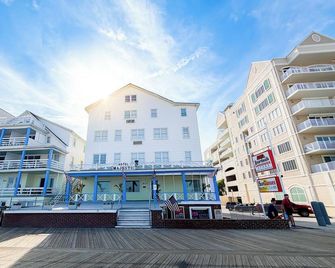 Majestic Hotel & Apartments - Ocean City - Building