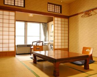 Takasagoya Ryokan - Yamagata - Essbereich