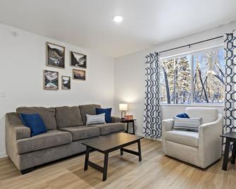 Cozy Eagle River Retreat - Eagle River - 客廳