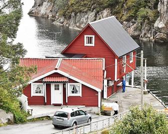 6 Person Holiday Home In Rubbestadneset - Rubbestadneset - Edificio
