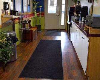 Motel 95 and Campground - Hixton - Cocina