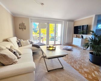 Modern, well-kept and cozy vacation apartment in Donaustauf near Regensburg 3 bedrooms - Donaustauf - Sala de estar