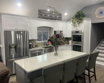 1 Hr Nyc Getaway Awesome Newly Renovated Home On 4 Acres, Stunning Views - Hopewell Junction - Kitchen
