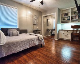 Home On the Green - Salado