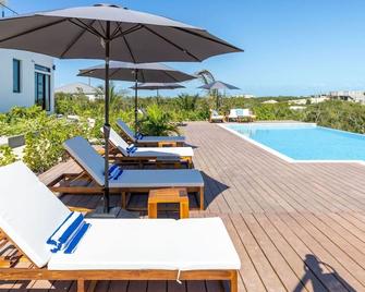 Onyx I Long Bay Retreat I Luxury Stay Near Grace Bay & Long Bay Beach - Grace Bay - Pool