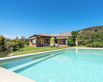 Villa Eritrina Chia - A Few Steps To The Beach - Domus de Maria - Zwembad