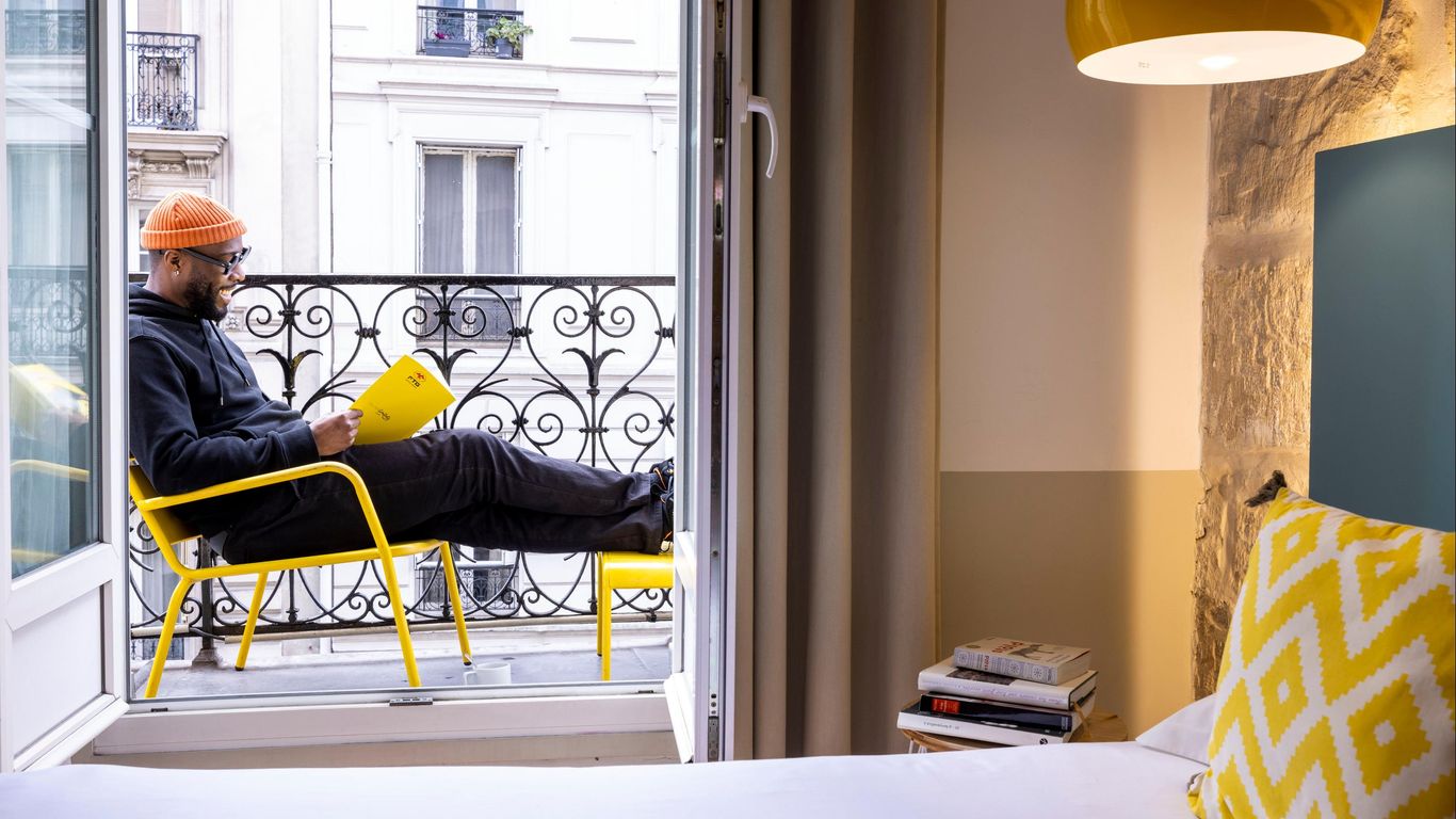 Le Regent Montmartre by Hiphophostels