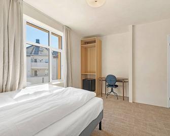 Central Guest House - Bedroom with Private Bathroom - Stavanger - Yatak Odası