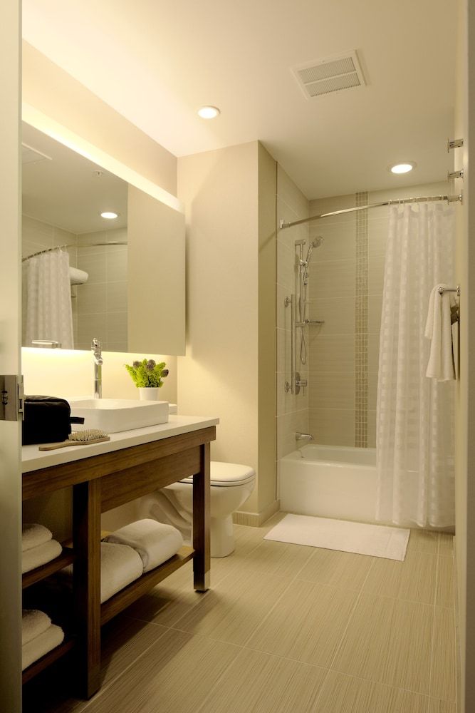Hyatt Place Lincoln Downtown Haymarket - Lincoln - Bathroom