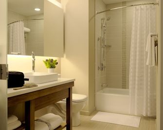Hyatt Place Lincoln Downtown Haymarket - Lincoln - Bathroom