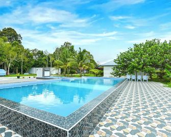 Hotel O Asiacamp Chalet Tanjung Karang - Kuala Selangor - Piscina