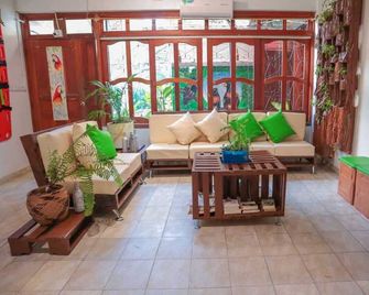 Ecohotel El Refugio Boutique - Leticia - Living room