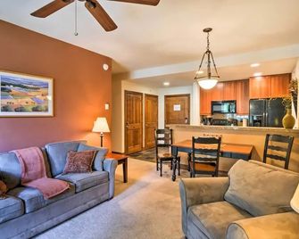 4 Mi to Ski: Summit County Condo w/ Resort Perks - Breckenridge - Living room