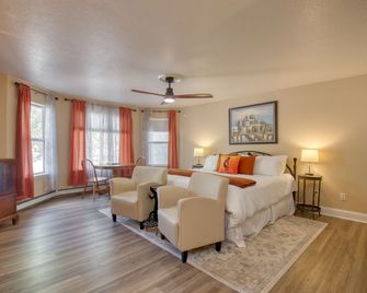 Castle Creek Manor - Grand Junction