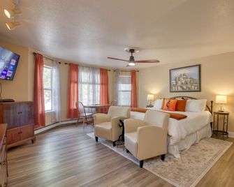 Castle Creek Manor - Grand Junction