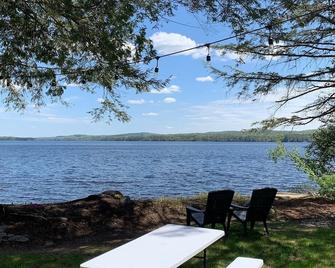 Gorgeous Yr-Round Lake House w/2 Master BRs & Loft - Dover Foxcroft