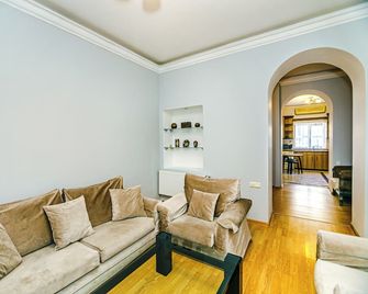 Azneft Garden Apartment - Bakoe - Huiskamer