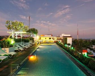 Maxonehotels At Bukit Jimbaran - South Kuta - Basen