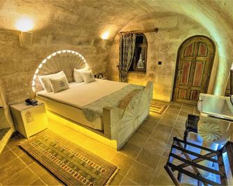 Mimi Cappadocia Luxury Cave Hotel - Uchisar - Ložnice