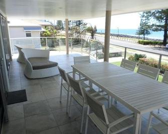 Nautilus Beachside Apartments - Bargara - Balcony