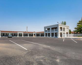 Econo Lodge Inn & Suites - Santa Rosa - Building