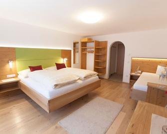 Family room with balcony (2 adults, 1 child) - Landhaus Vierthaler - Filzmoos - Bedroom