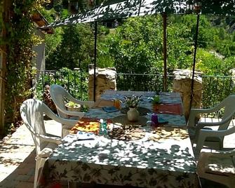 Maison Aux Lavandes B&B - Vaumeilh - Patio