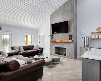 Private Heated Pool, Fishing pond, zip line. Private 10 acre getaway! - Cullman - Sala de estar