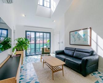 Cozy 1BR in Santa Ana - Thành phố Panama - Phòng khách