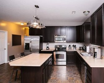Family/Team Stay/5 Min. To Grand Park/Ps4/Xbox - Westfield - Cocina