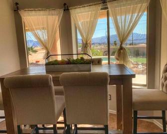 Lake Escape - Pool | Spa | Lakeview | Pet Friendly - Lake Havasu City - Comedor