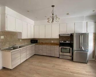 Delightful 3-bedroom apartment in Montréal perfect for your stay - Montreal - Kitchen