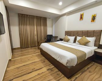 Hotel Lavish inn - Kota - Bedroom