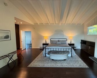 Majestic Ranch Overlooking Acres of Vineyards - Santa Ynez - Bedroom